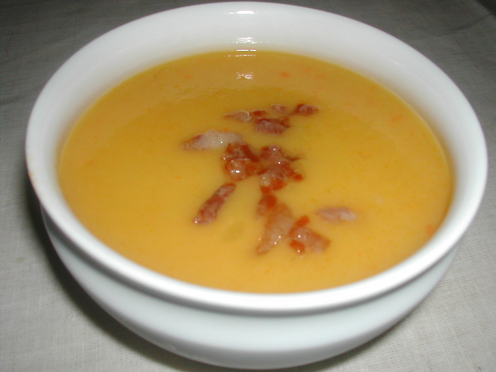 Kartoffel-gulerod-porresuppe